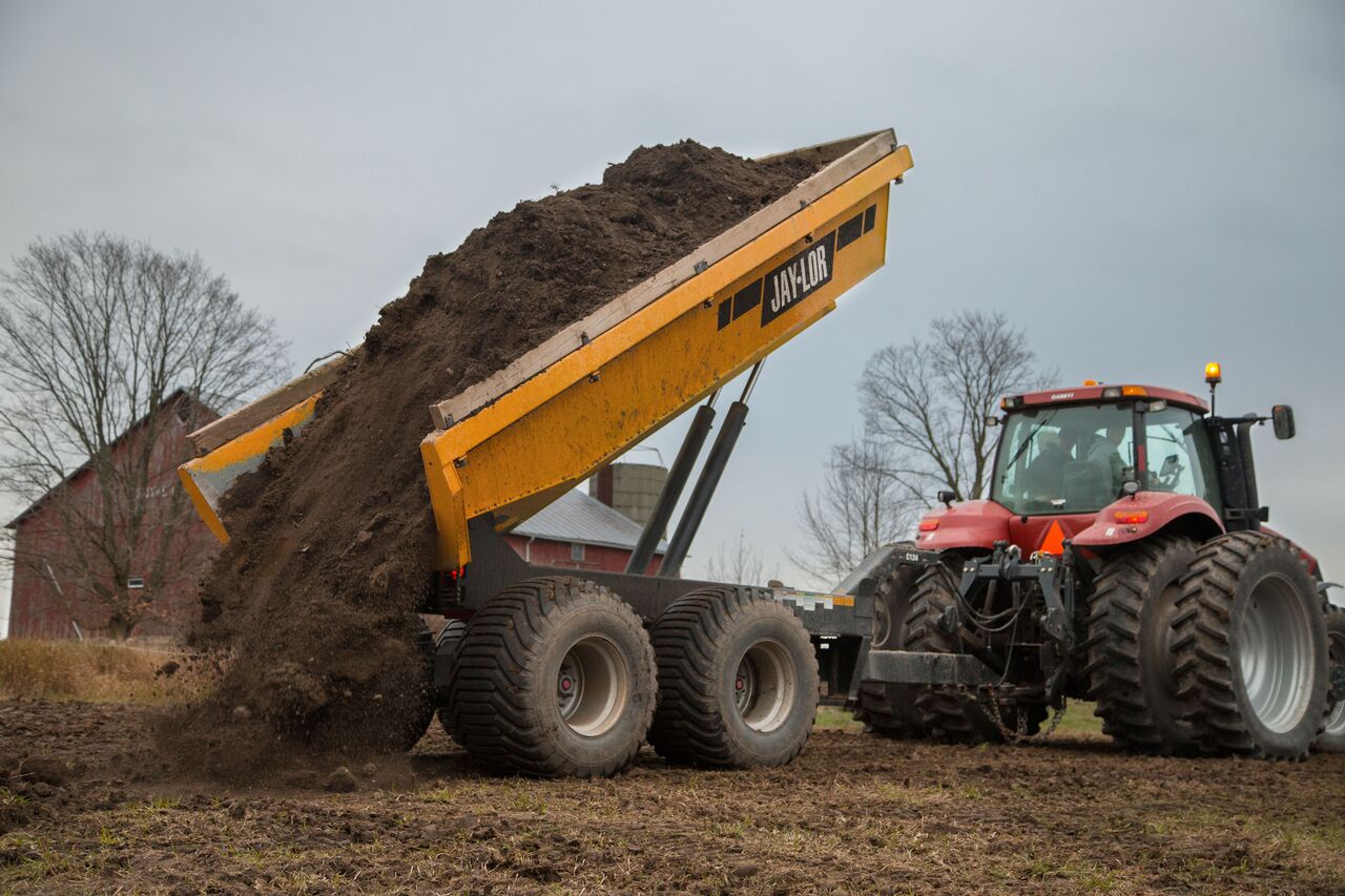 Jaylor introduces new line of construction dump wagons | Farms.com